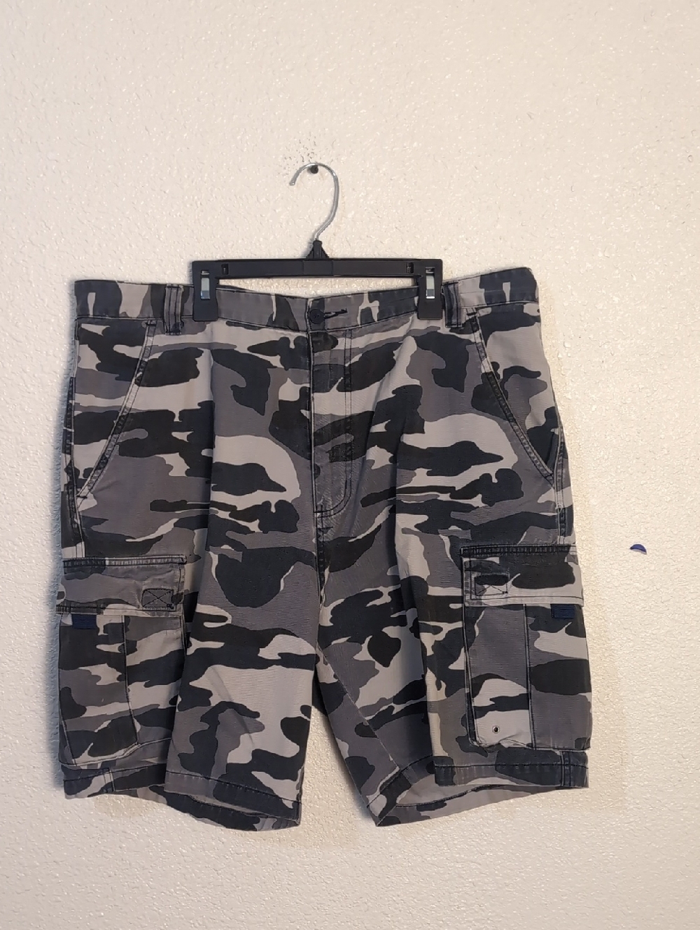 Coliseum Men's Gray Camo Cargo Shorts - Casual Utility